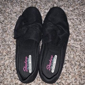 Skechers slide on’s with bow